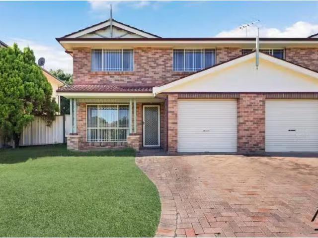 Cozy 3 BR 1/18 Wellwood Avenue, Moorebank Townhouse for rent.