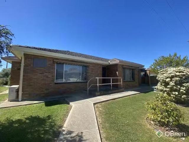 Charming 3 BR 110 Appin Street, Wangaratta, VIC 3677