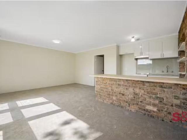 Just in! 3 BR 1/12 Wenholz Street, Farrer Townhouse for rent.