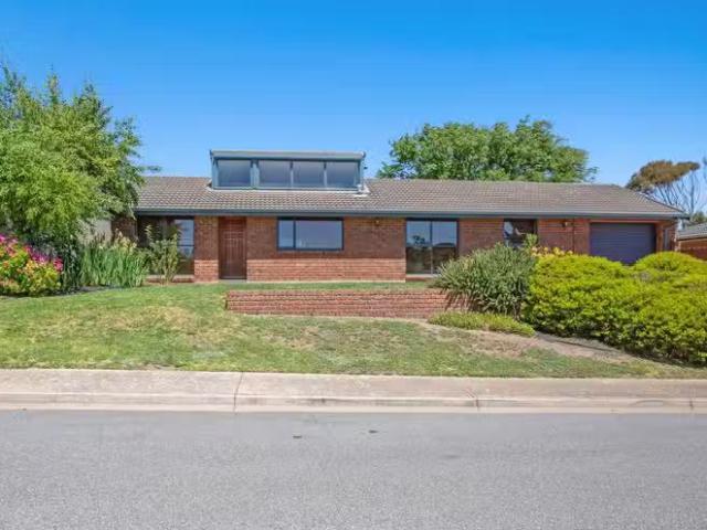Nice 3 BR 11 Farming Crescent, HALLETT COVE, SA 5158 House f.