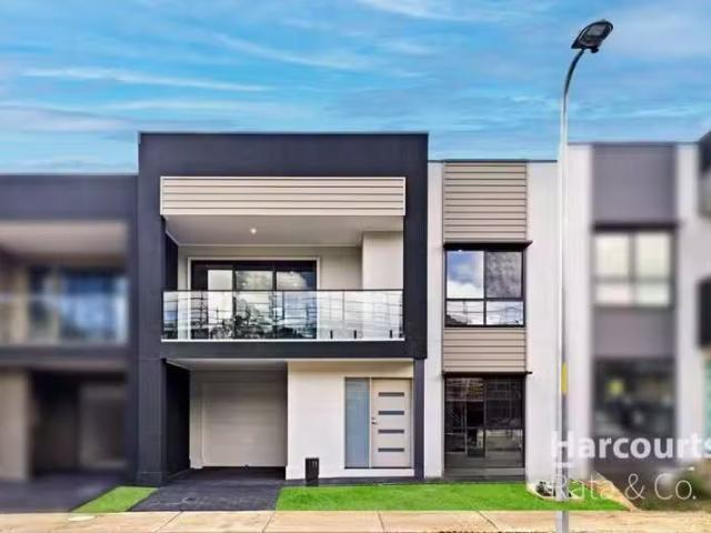 Rental! 3 BR 11 Snowflake Crescent, South Morang, VIC 3752 T.