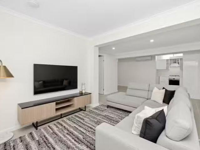 Deal! 3 BR 11 Steptoe Street, CHAPEL HILL, QLD 4069 House fo.