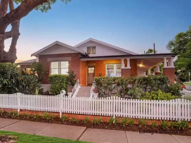 Deal! 3 BR 125 Station Street, Wentworthville House for rent.