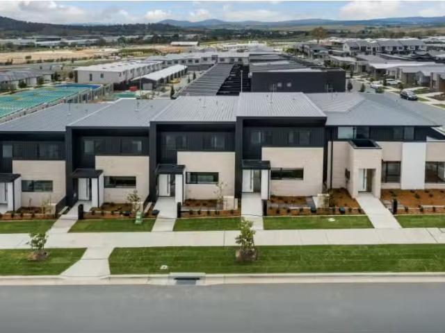 For Rent! 3 BR 128 Oxalis Crescent, Tralee Townhouse for rent.