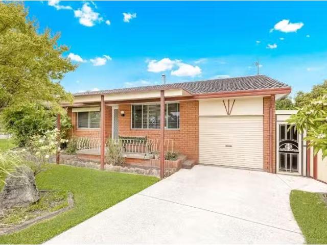 Unique 3 BR 12 Besley Street, CAMBRIDGE PARK House for rent L.