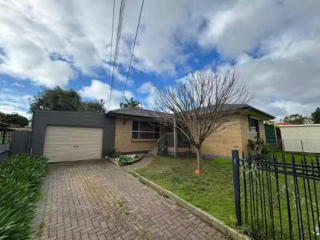 Charming 3 BR 12 Kildonan Avenue, PARA VISTA, SA 5093 House.
