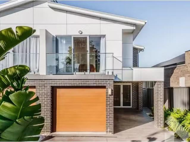 Charming 3 BR 138 Pioneer Drive, Flinders Townhouse for rent.
