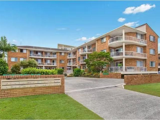 For Rent! 3 BR 13/10 12 Frances Street, TWEED HEADS Apartment.