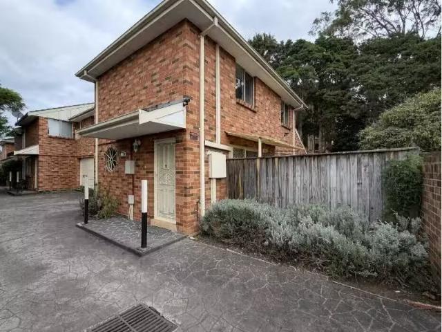 Cozy 3 BR 1/32 34 Chelmsford Avenue, Bankstown Townhouse for r.