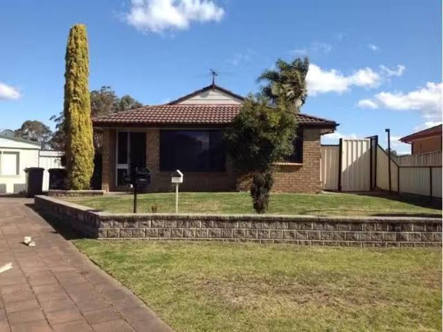 Rental! 3 BR 13 Quenda Place, ST HELENS PARK House for rent L.