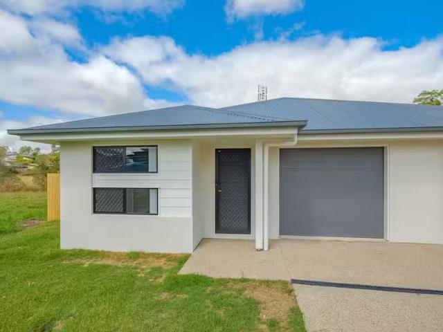 Cozy 3 BR 1/41 Kensington Drive, SOUTHSIDE, QLD 4570 Unit Le.