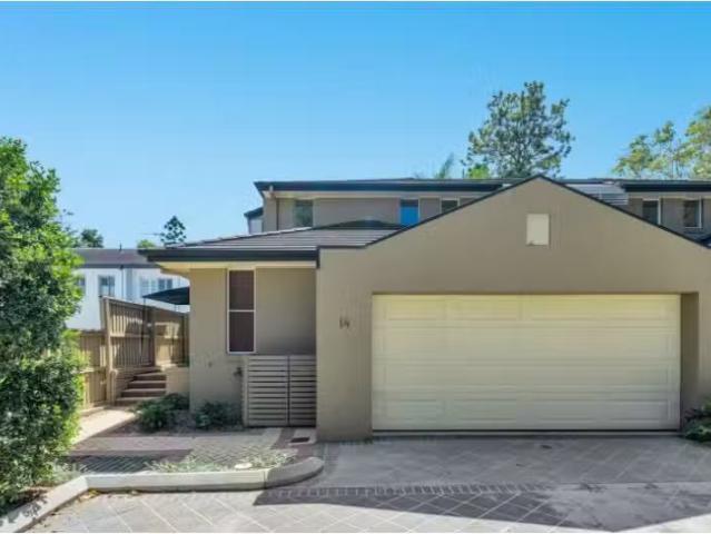 Charming 3 BR 14/20 Patrick Street, NORMAN PARK Townhouse for.