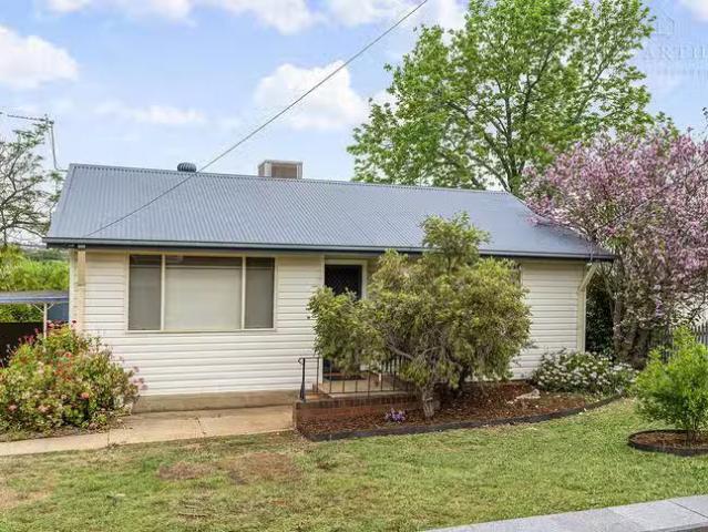 Rental! 3 BR 14 Condon Avenue, Mount Austin, NSW 2650