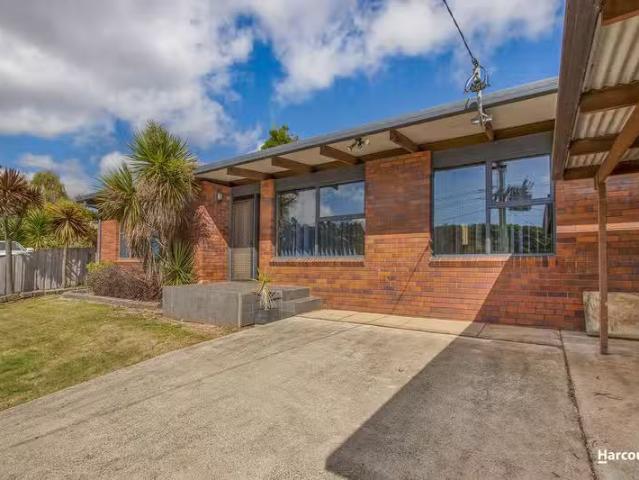 Charming 3 BR 14 Blackwood Parade, ROMAINE, TAS 7320 House f.