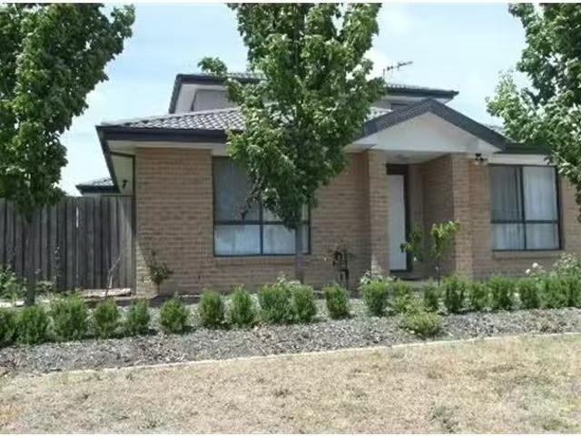 Nice 3 BR 1/55 Erin Street, Queanbeyan Townhouse for rent Lis.