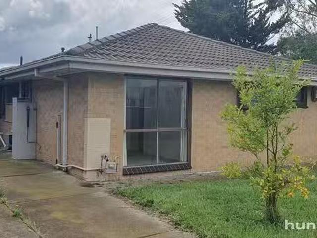 Cheap 3 BR 158 Central Avenue, Altona Meadows, VIC 3028