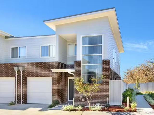 New 3 BR 15/26 Avondale Road, AVONDALE, NSW 2530 Townhouse f.