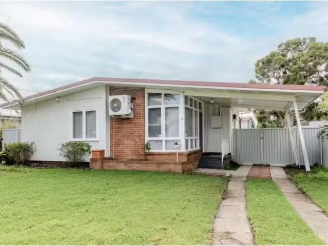 Nice 3 BR 15 Lingayen Avenue, Lethbridge Park House for rent.