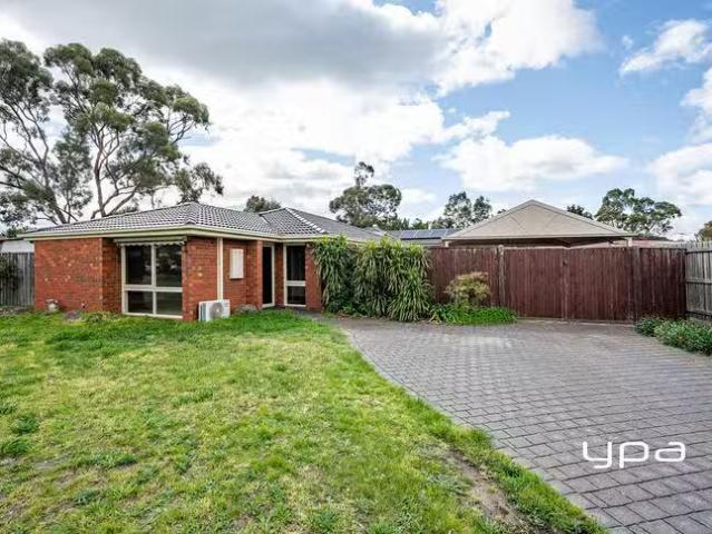Cheap 3 BR 15 Muirfield Drive, Sunbury, VIC 3429