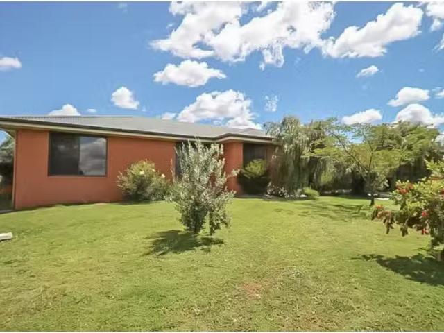 For Rent! 3 BR 15 Winter Street, Mudgee House for rent Listed.
