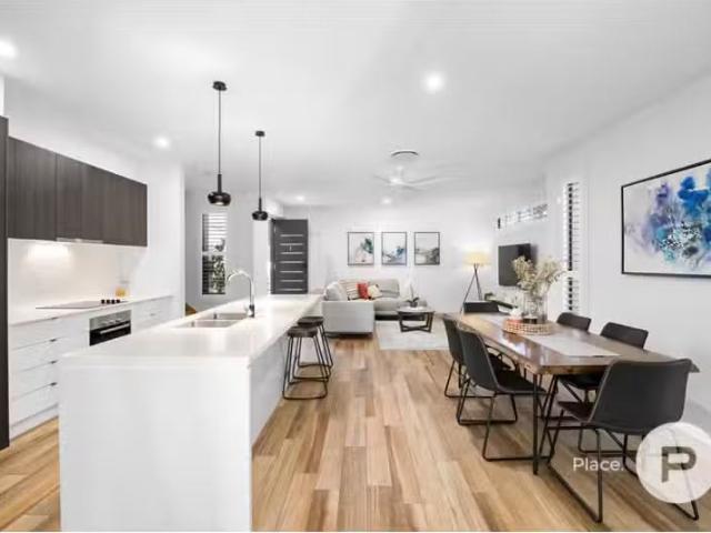 For Rent! 3 BR 1/64 partens Street, Norman Park Townhouse for.