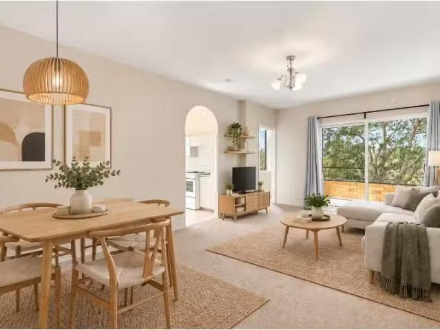 Nice 3 BR 16/89 Albert Street, Hornsby Apartment for rent Lis.