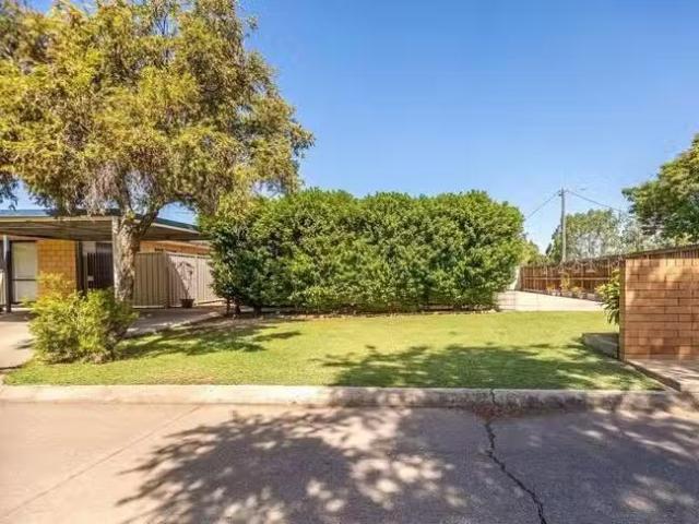 Rental! 3 BR 1/69 Esmond Street, Emerald, QLD 4720