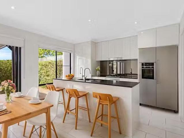 Deal! 3 BR 16/1 Residences Circuit, Pimpama, QLD 4209