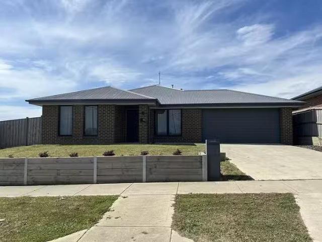 Rental! 3 BR 16 Blanck Grove, Traralgon, VIC 3844