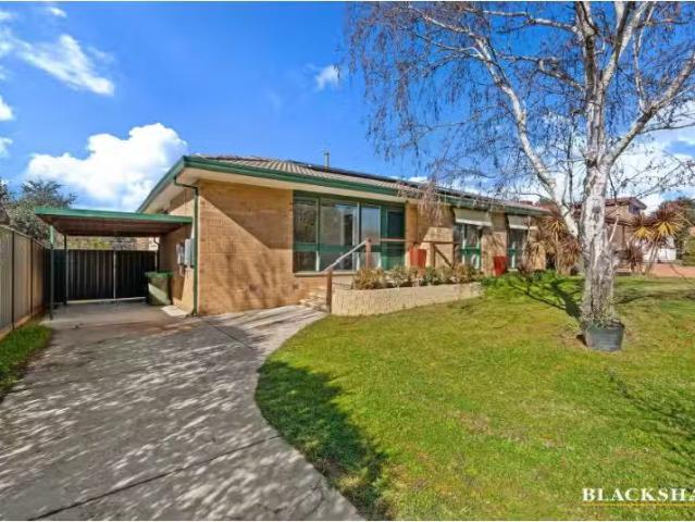 Cheap 3 BR 16 Rapanea Street, Rivett House for rent Listed by.