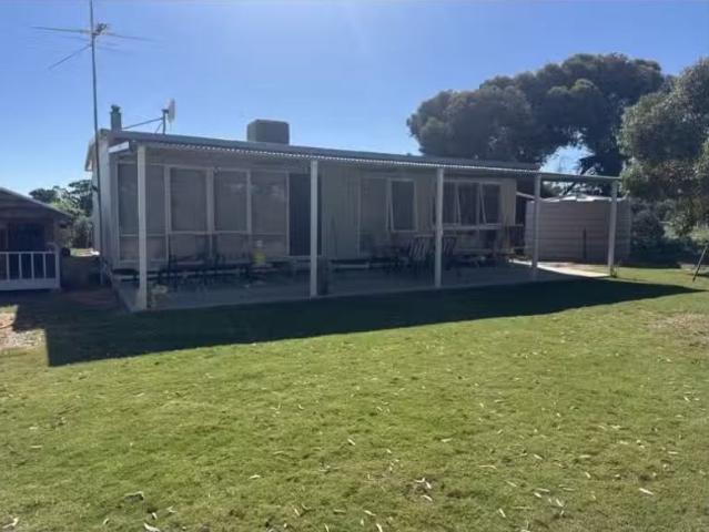 Cheap 3 BR 179 Manly Rd, Curlwaa House for rent Listed by Sue.