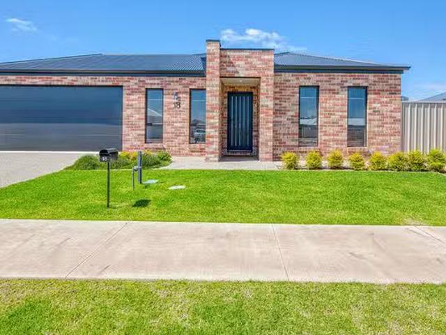 Cozy 3 BR 18 Cook Drive, Red Cliffs, VIC 3496