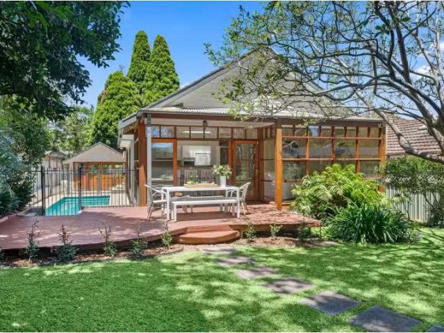 Rental! 3 BR 18 Eastern Avenue, Mangerton House for rent List.