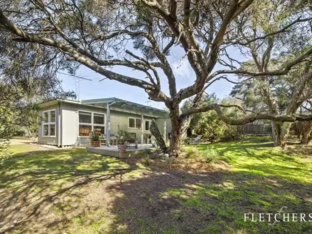 For Rent! 3 BR 18 Hilltop Avenue, Blairgowrie VIC 3942 House.