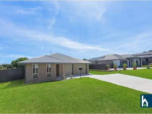 Deal! 3 BR 1/8 Siffleet Terrace, Gunnedah Apartment for rent.