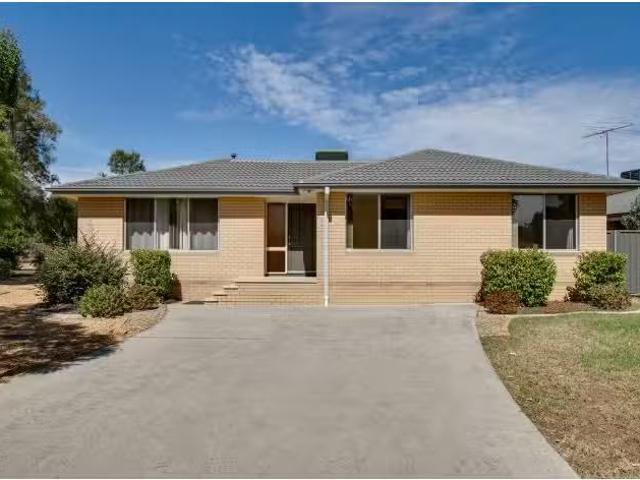 Deal! 3 BR 19 Tabletop Court, THURGOONA House for rent Listed.