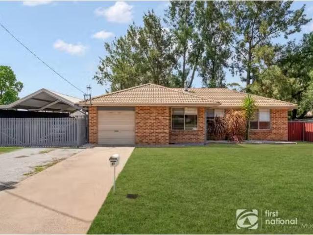 Unique 3 BR 19 Thomas Clarke Place, MUDGEE House for rent Lis.