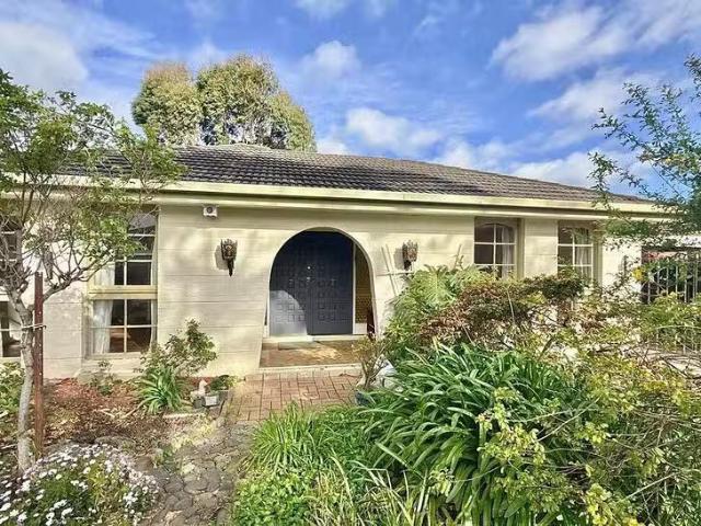 Deal! 3 BR 19 Vanessa Crescent, Wheelers Hill, VIC 3150