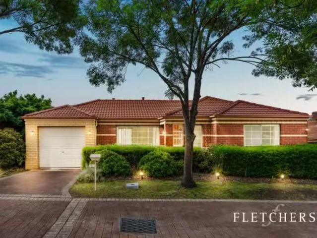 Cozy 3 BR 1 Oak Court, Box Hill South VIC 3128 House Auction