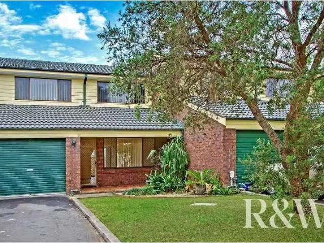 New 3 BR 20/1 Noela Place, OXLEY PARK Townhouse for rent List.