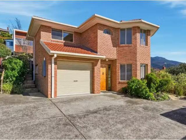 Charming 3 BR 2/14A Wentworth Street, SOUTH HOBART House for r.