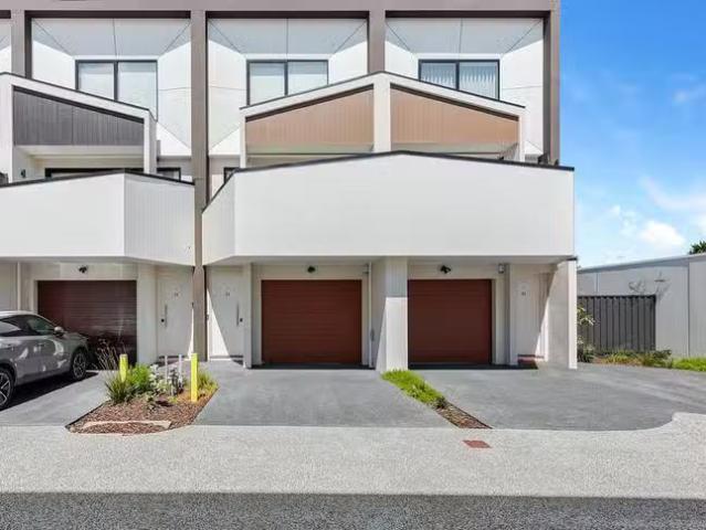 Nice 3 BR 21/5 7 Manikato Avenue, Mordialloc, VIC 3195