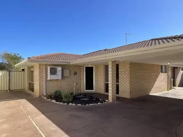 Nice 3 BR 2/16 Mippi Road, Halls Head, WA 6210