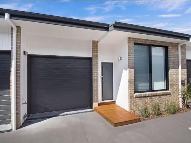 Rental! 3 BR 2/17 Brougham Street, EAST GOSFORD Apartment for.