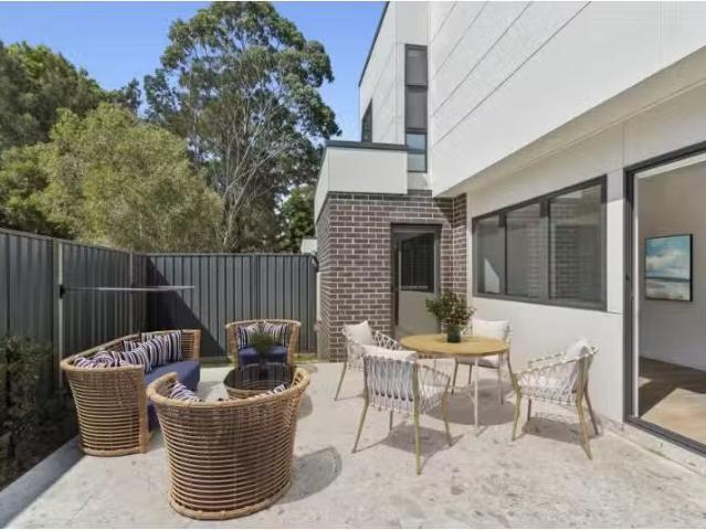 New 3 BR 2/17 Keira Street, Tarrawanna Townhouse for rent Lis.