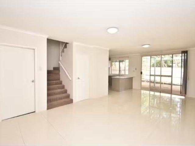 Just in! 3 BR 2/188 190 Balaclava Road, Marsfield Townhouse fo.