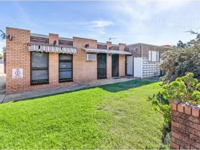 Nice 3 BR 2/12 Marloo Crescent, Kooringal Apartment for rent.