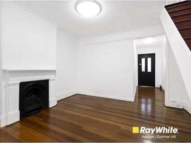 Nice 3 BR 21 O'Connell Street, NEWTOWN House for rent Listed.