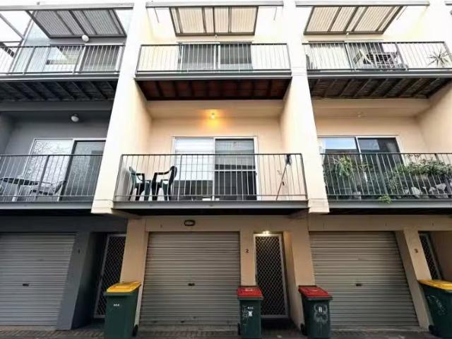 For Rent! 3 BR 2/20 North Street, Adelaide Townhouse for rent.
