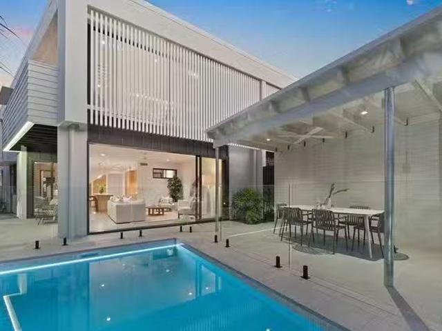 Just in! 3 BR 2/226 Oceanic Drive, Bokarina, QLD 4575